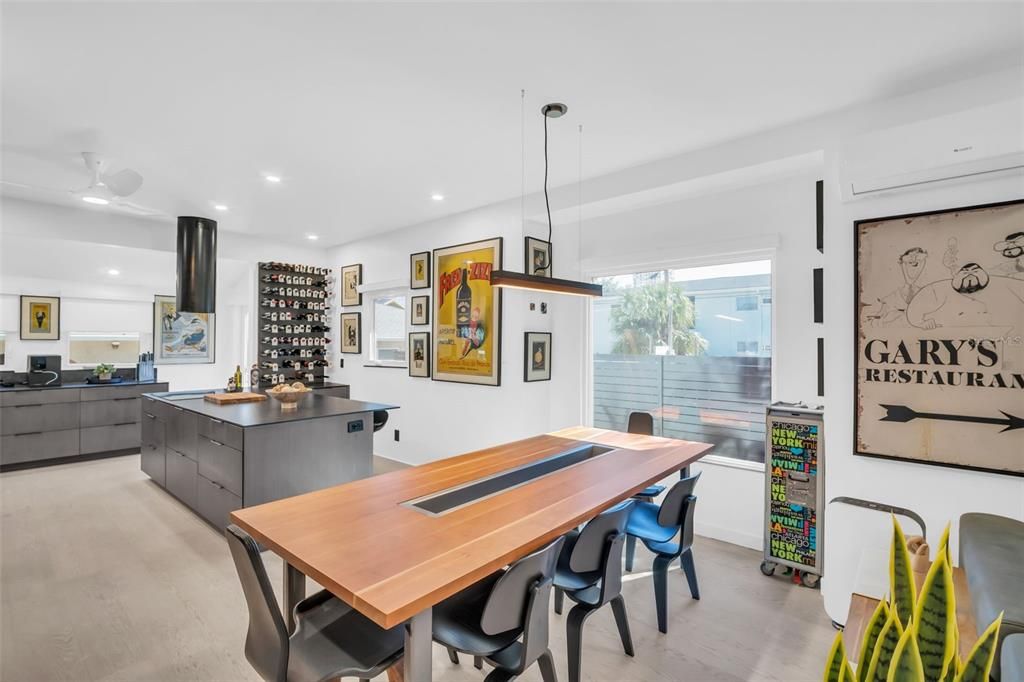 合同活跃: $749,000 (2 贝兹, 2 浴室, 982 平方英尺)