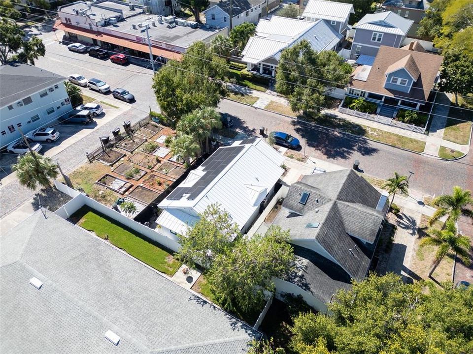 合同活跃: $749,000 (2 贝兹, 2 浴室, 982 平方英尺)