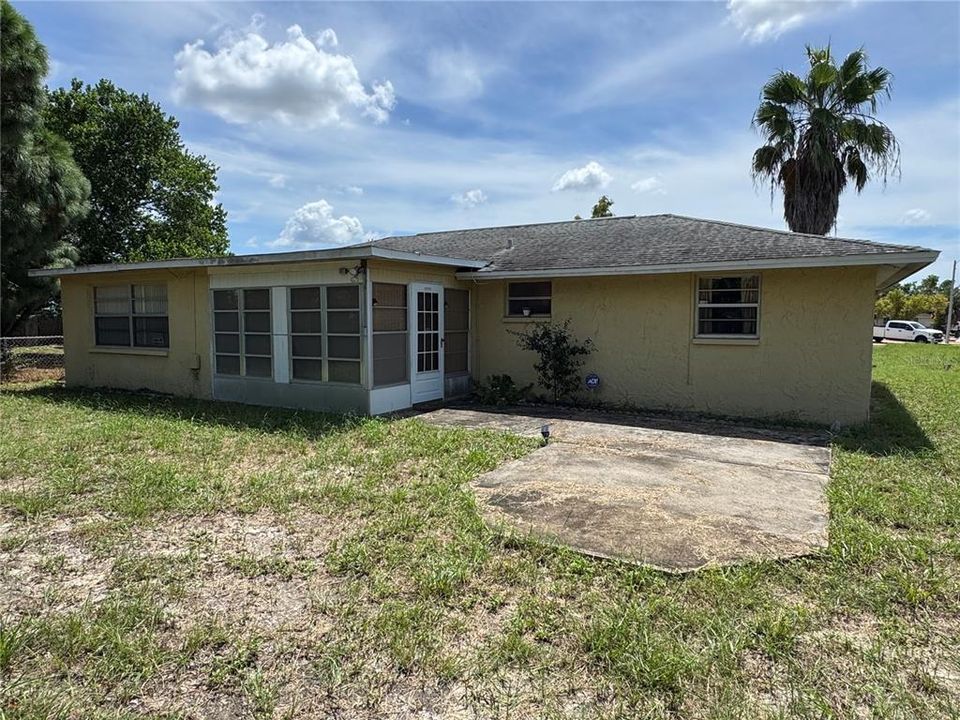 合同活跃: $219,900 (2 贝兹, 2 浴室, 1246 平方英尺)