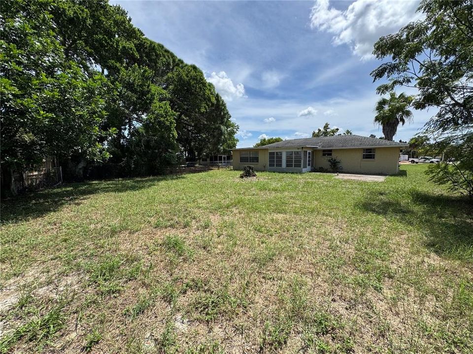 合同活跃: $219,900 (2 贝兹, 2 浴室, 1246 平方英尺)