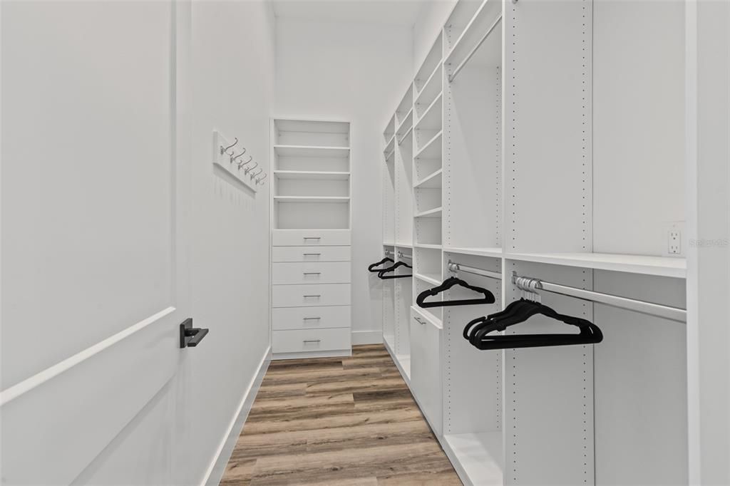 For Sale: $1,749,000 (4 beds, 4 baths, 4487 Square Feet)