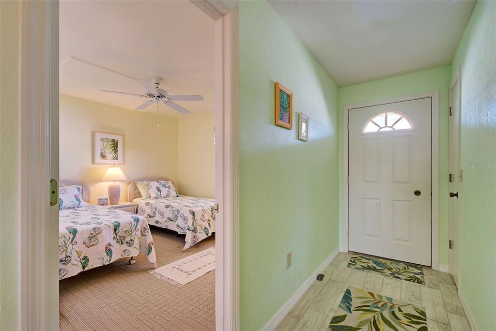 For Sale: $127,900 (2 beds, 2 baths, 1092 Square Feet)