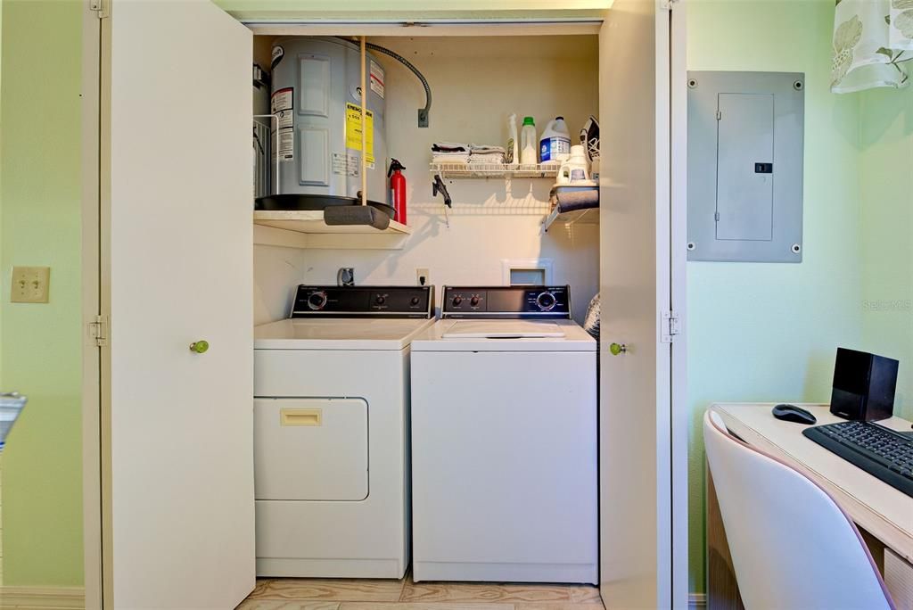 For Sale: $127,900 (2 beds, 2 baths, 1092 Square Feet)