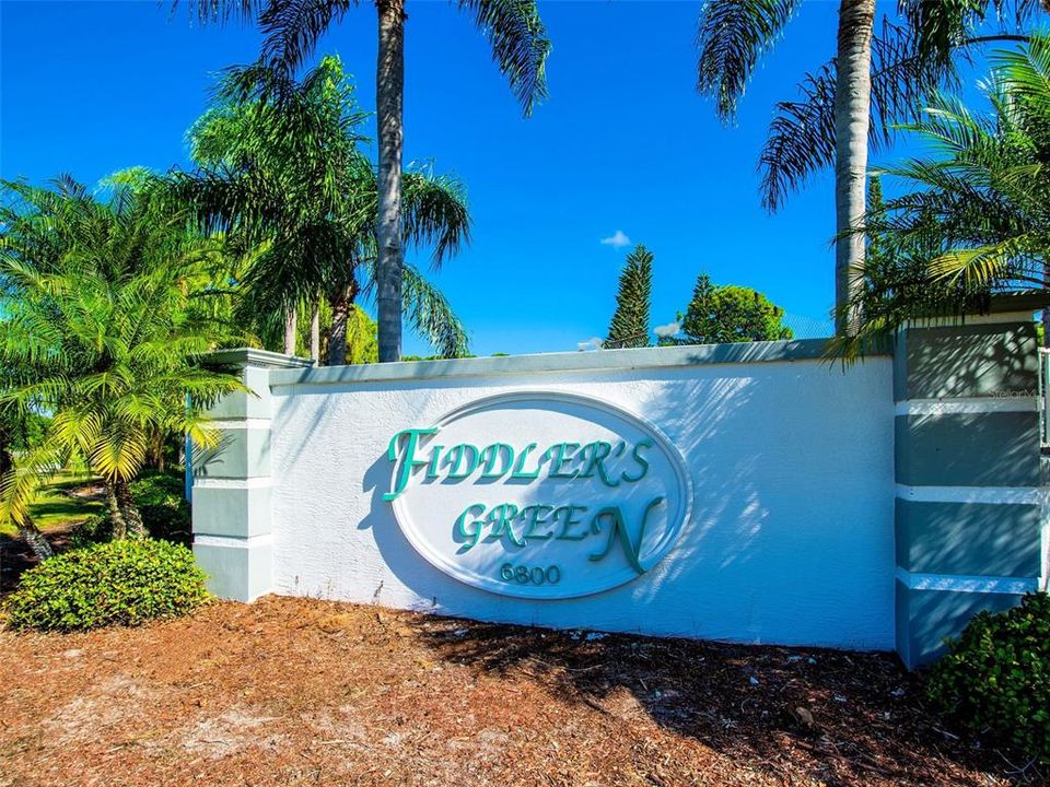 For Sale: $127,900 (2 beds, 2 baths, 1092 Square Feet)