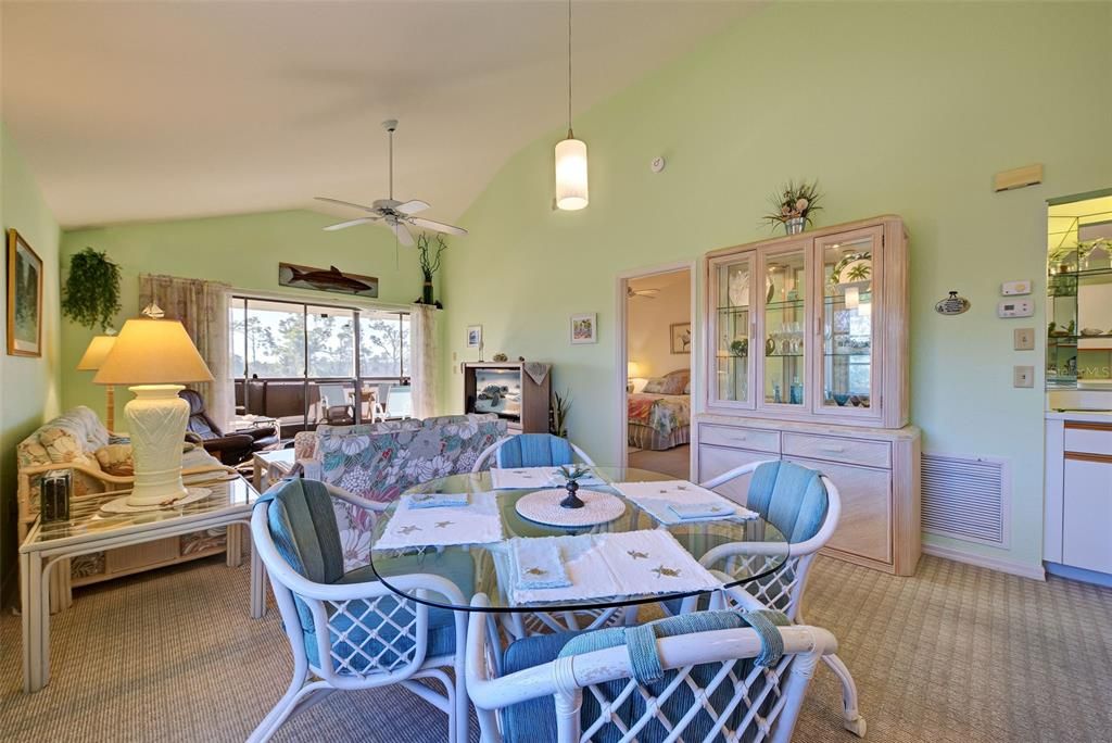 For Sale: $127,900 (2 beds, 2 baths, 1092 Square Feet)