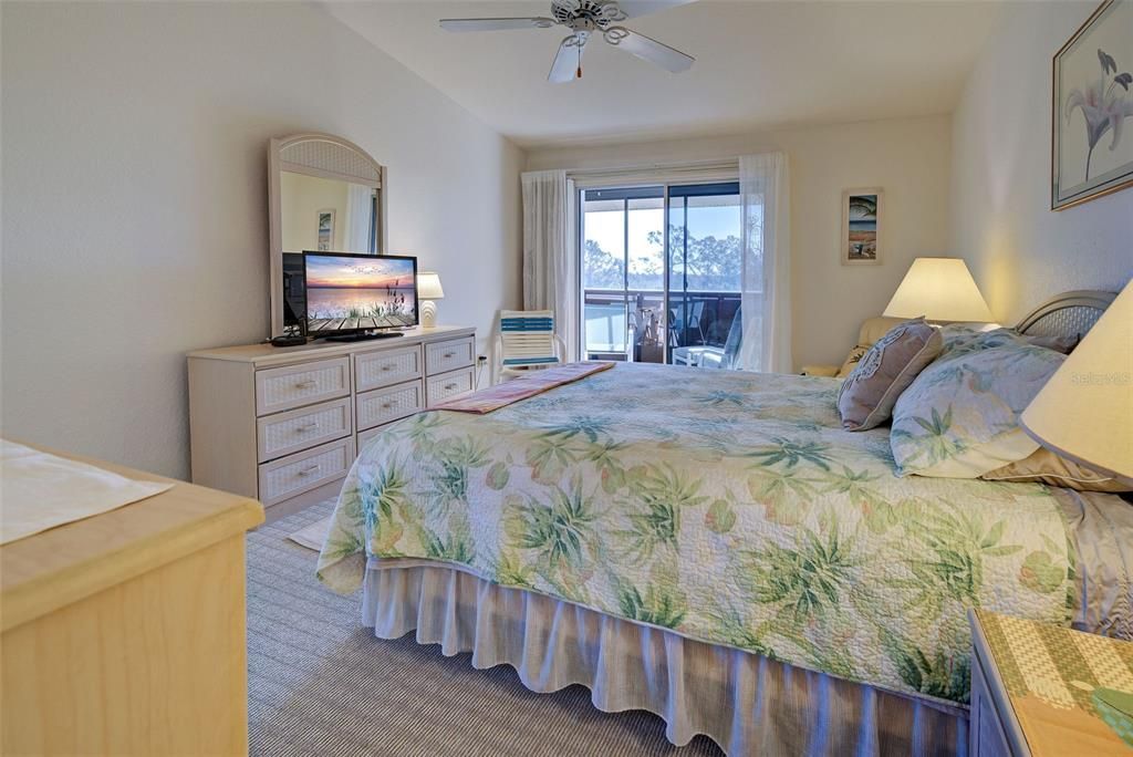 For Sale: $127,900 (2 beds, 2 baths, 1092 Square Feet)