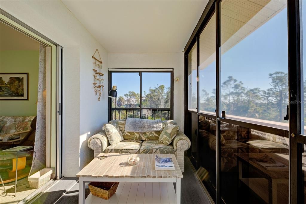 For Sale: $127,900 (2 beds, 2 baths, 1092 Square Feet)