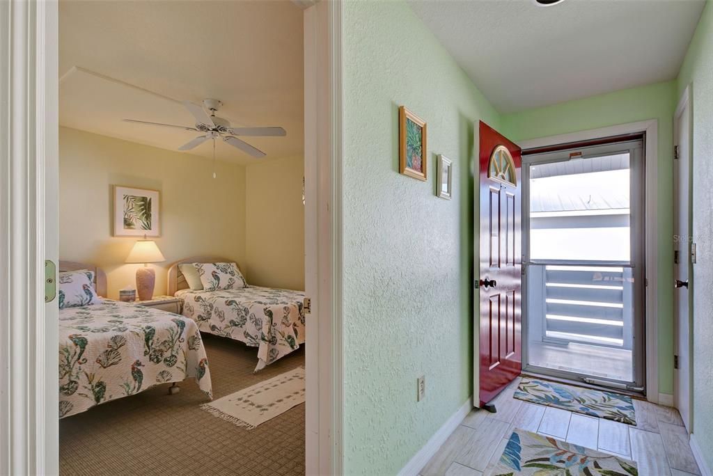 For Sale: $127,900 (2 beds, 2 baths, 1092 Square Feet)