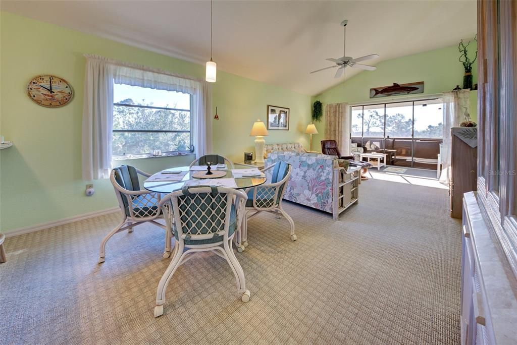 For Sale: $127,900 (2 beds, 2 baths, 1092 Square Feet)