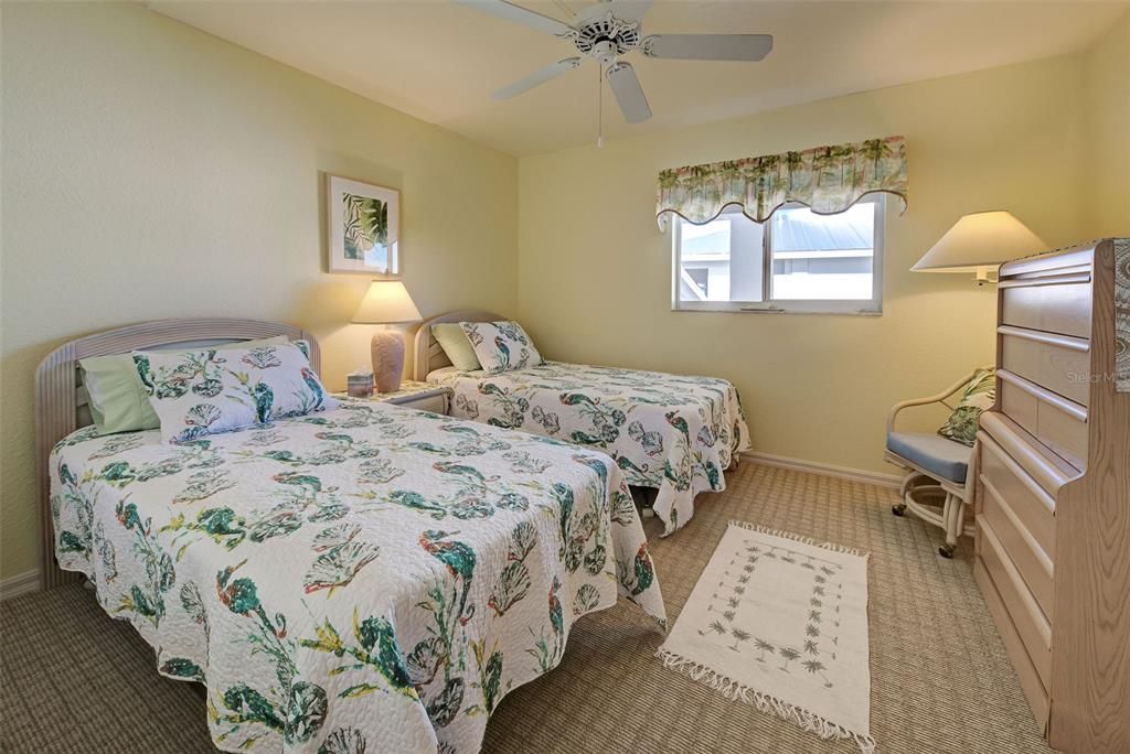 For Sale: $127,900 (2 beds, 2 baths, 1092 Square Feet)