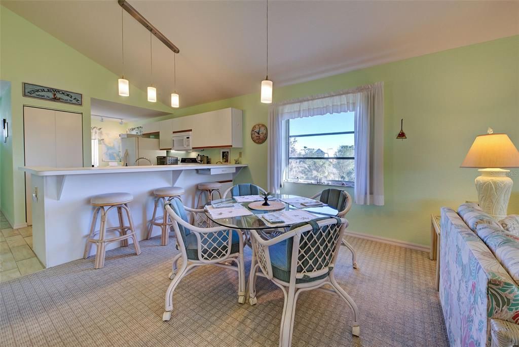 For Sale: $127,900 (2 beds, 2 baths, 1092 Square Feet)