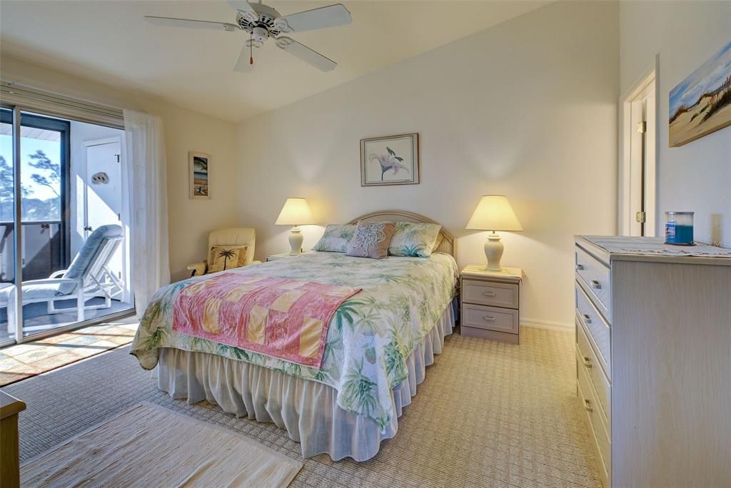 For Sale: $127,900 (2 beds, 2 baths, 1092 Square Feet)