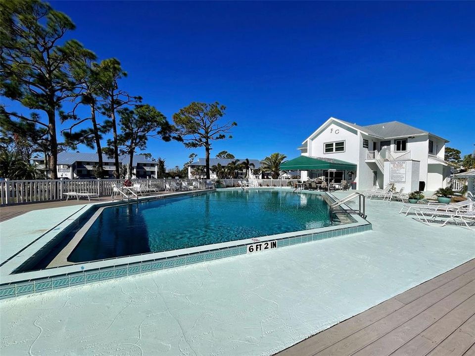 For Sale: $127,900 (2 beds, 2 baths, 1092 Square Feet)