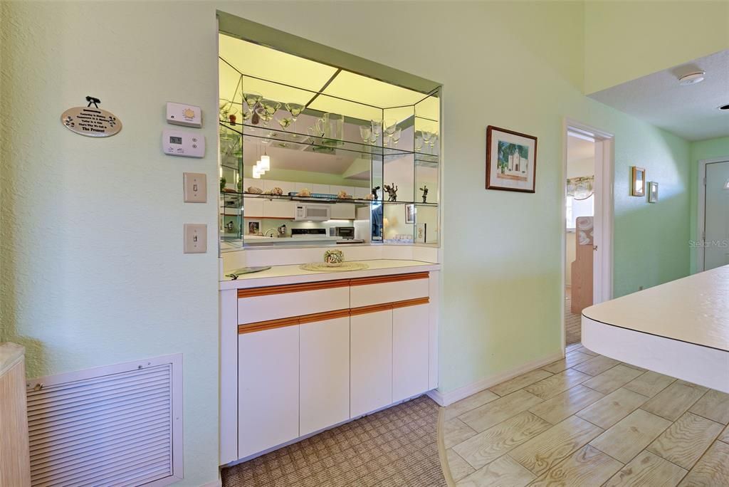 For Sale: $127,900 (2 beds, 2 baths, 1092 Square Feet)