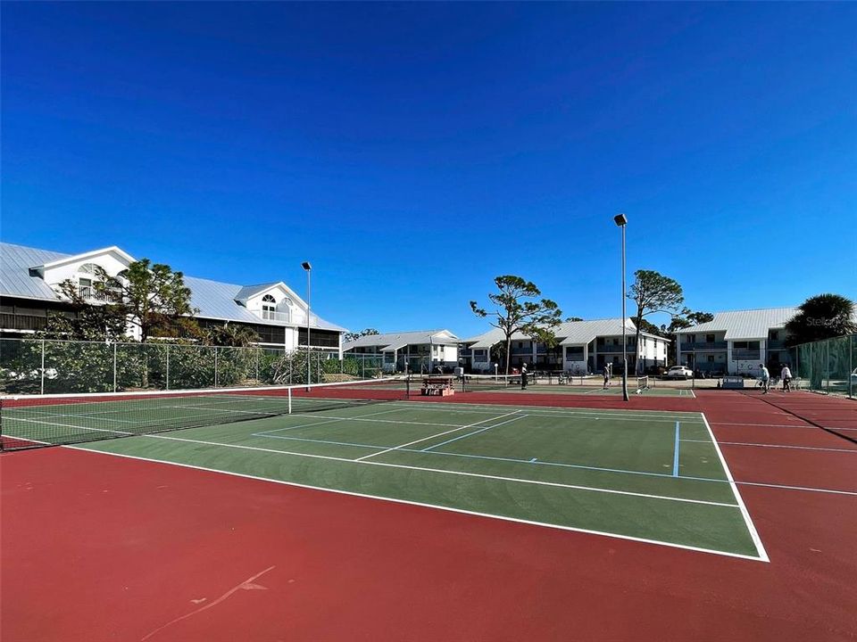 For Sale: $127,900 (2 beds, 2 baths, 1092 Square Feet)