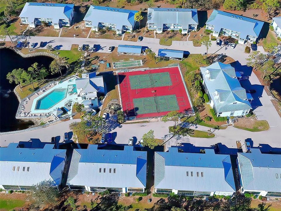 For Sale: $127,900 (2 beds, 2 baths, 1092 Square Feet)