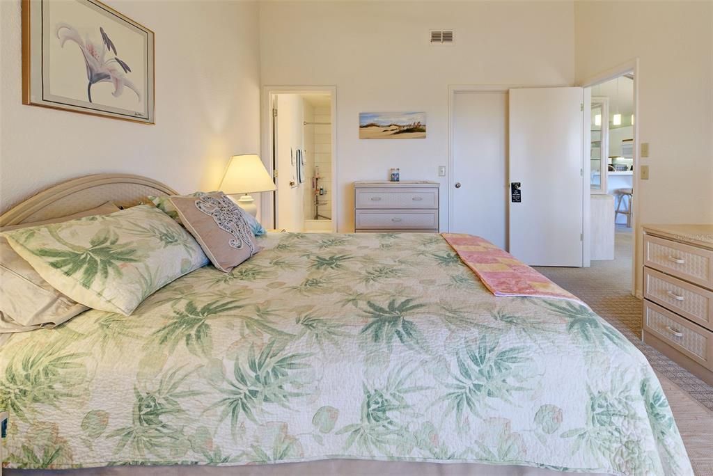 For Sale: $127,900 (2 beds, 2 baths, 1092 Square Feet)