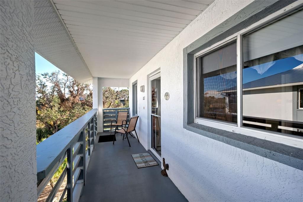 For Sale: $127,900 (2 beds, 2 baths, 1092 Square Feet)