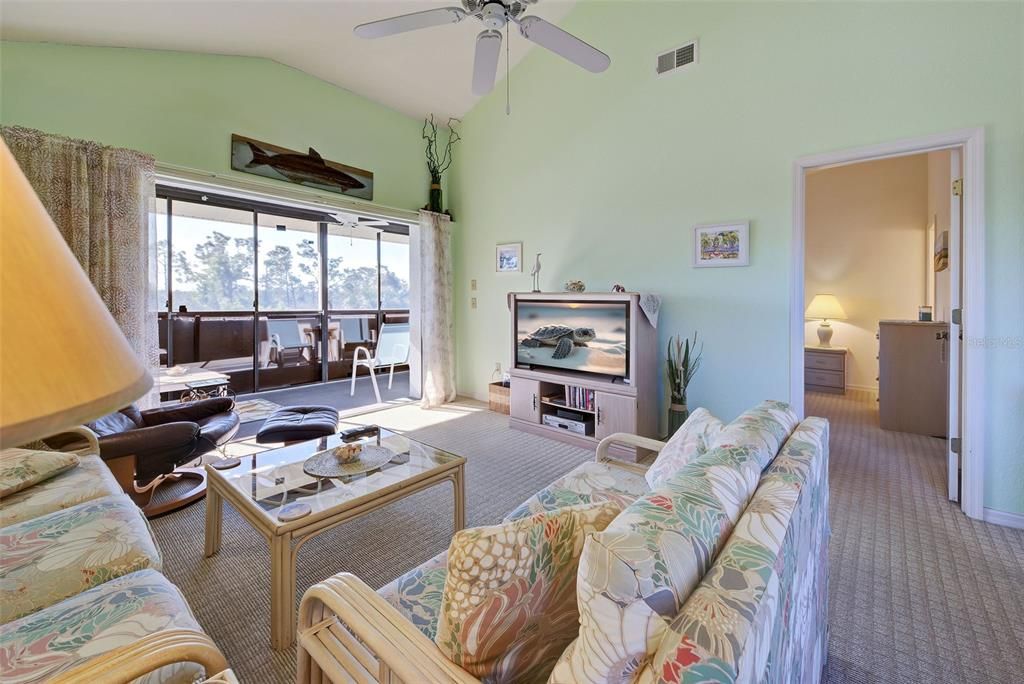 For Sale: $127,900 (2 beds, 2 baths, 1092 Square Feet)