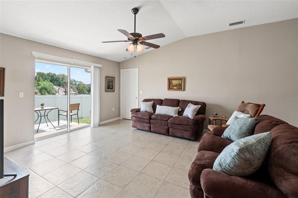 Active With Contract: $300,000 (4 beds, 2 baths, 1564 Square Feet)