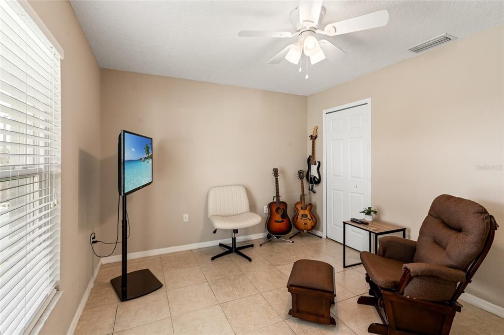 Active With Contract: $300,000 (4 beds, 2 baths, 1564 Square Feet)