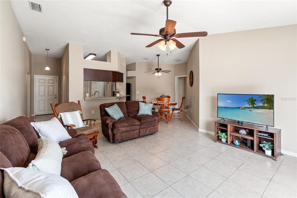 Active With Contract: $300,000 (4 beds, 2 baths, 1564 Square Feet)