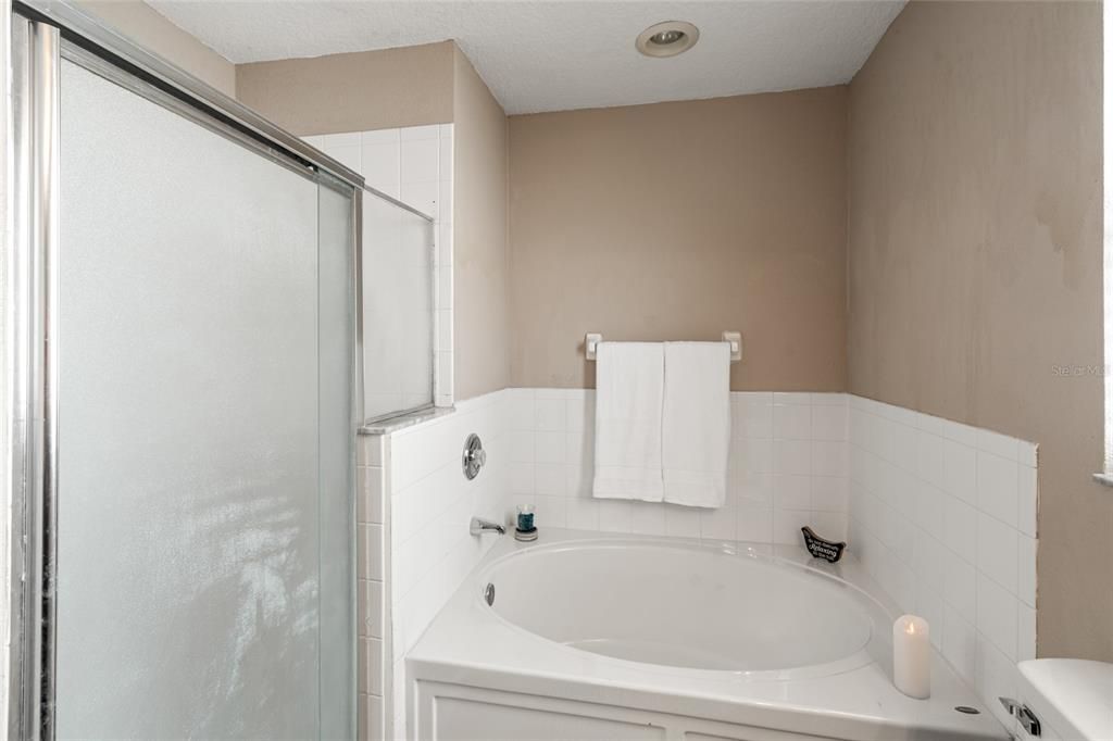 Active With Contract: $300,000 (4 beds, 2 baths, 1564 Square Feet)