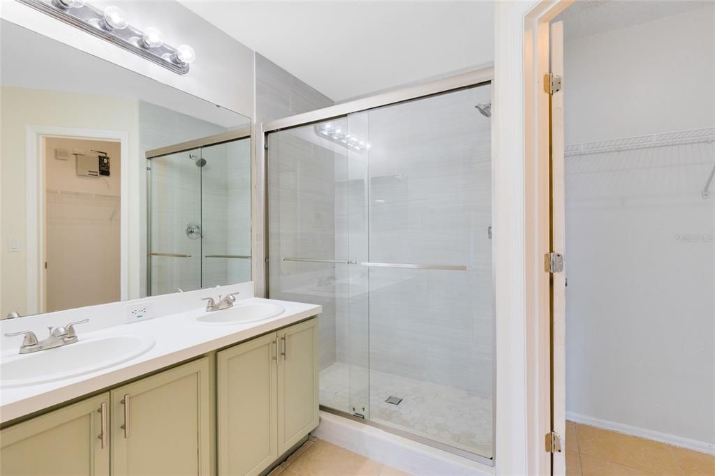 合同活跃: $2,500 (3 贝兹, 2 浴室, 1300 平方英尺)