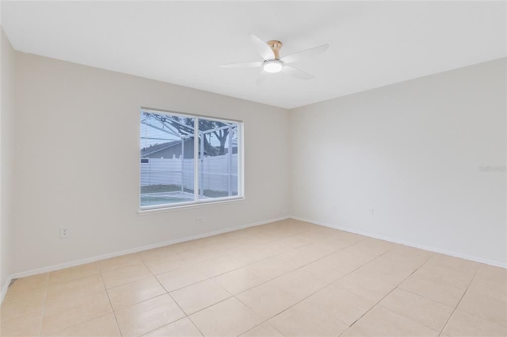 合同活跃: $2,500 (3 贝兹, 2 浴室, 1300 平方英尺)