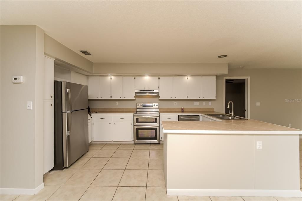 For Rent: $2,190 (3 beds, 2 baths, 1590 Square Feet)