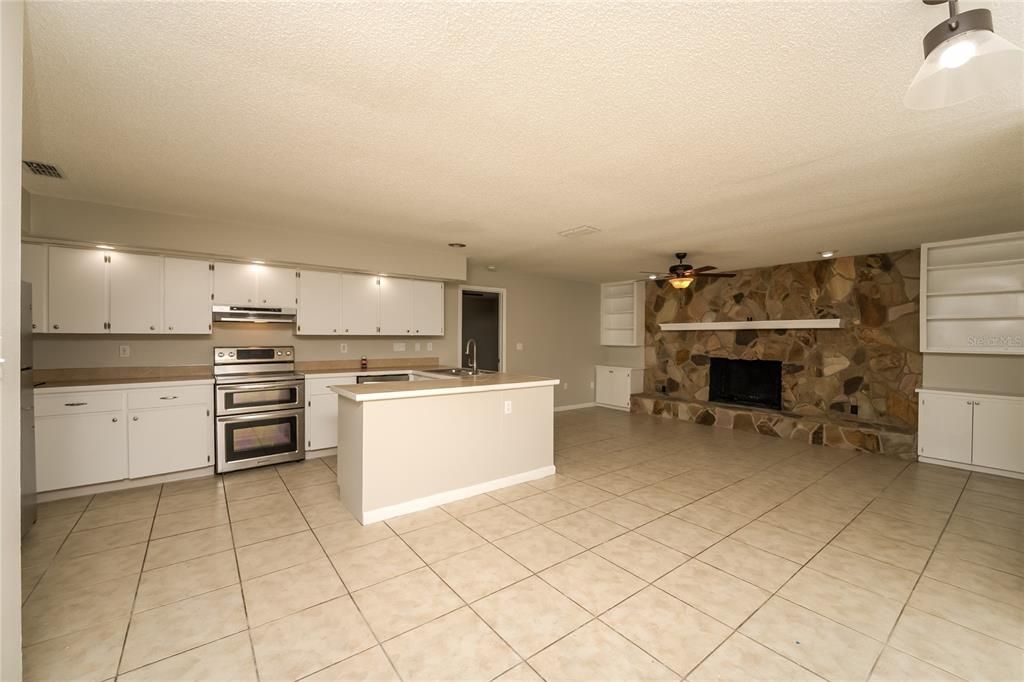 For Rent: $2,190 (3 beds, 2 baths, 1590 Square Feet)