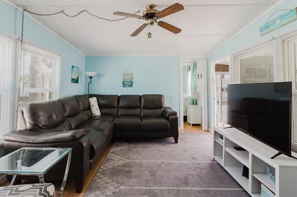 待售: $100,000 (2 贝兹, 1 浴室, 636 平方英尺)