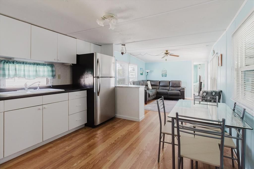 待售: $100,000 (2 贝兹, 1 浴室, 636 平方英尺)