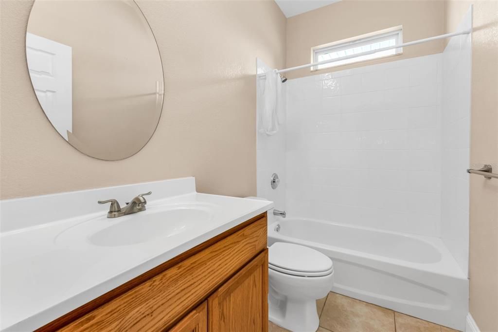 合同活跃: $300,000 (3 贝兹, 2 浴室, 1920 平方英尺)