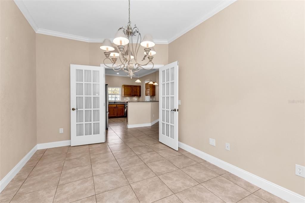 合同活跃: $300,000 (3 贝兹, 2 浴室, 1920 平方英尺)