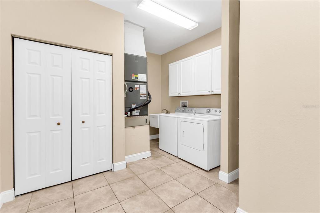 合同活跃: $300,000 (3 贝兹, 2 浴室, 1920 平方英尺)