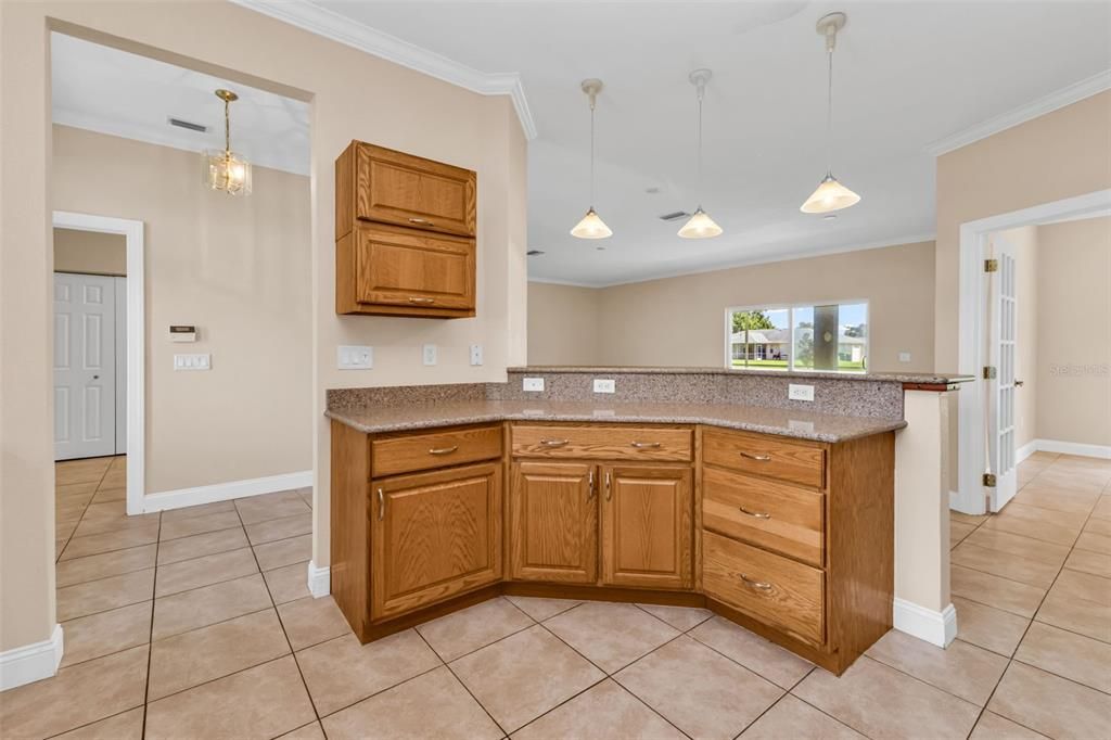 合同活跃: $300,000 (3 贝兹, 2 浴室, 1920 平方英尺)