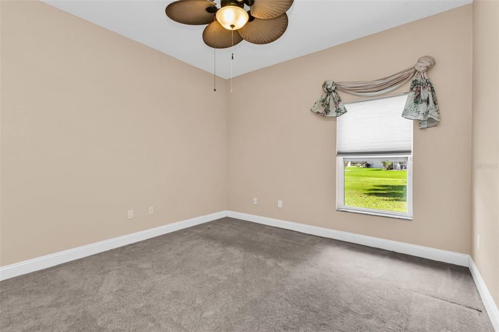 合同活跃: $300,000 (3 贝兹, 2 浴室, 1920 平方英尺)