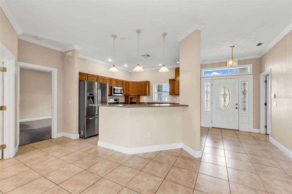 合同活跃: $300,000 (3 贝兹, 2 浴室, 1920 平方英尺)