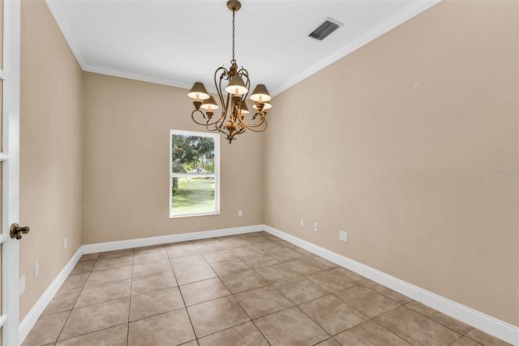 合同活跃: $300,000 (3 贝兹, 2 浴室, 1920 平方英尺)