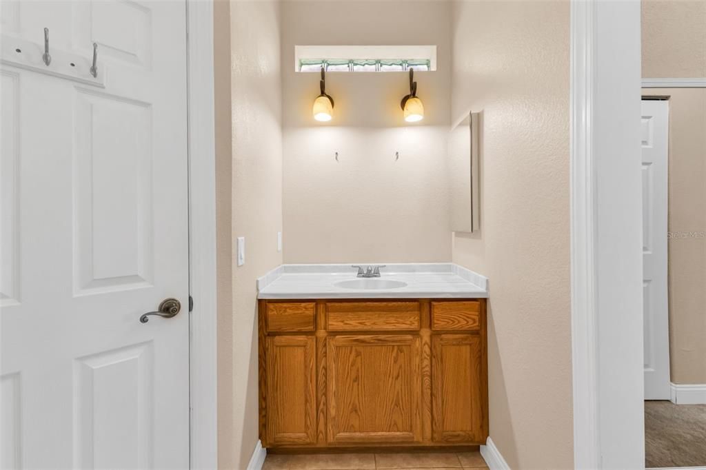 合同活跃: $300,000 (3 贝兹, 2 浴室, 1920 平方英尺)