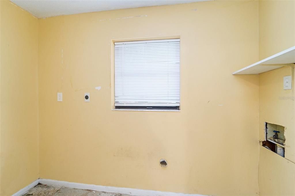 待售: $169,999 (2 贝兹, 1 浴室, 864 平方英尺)