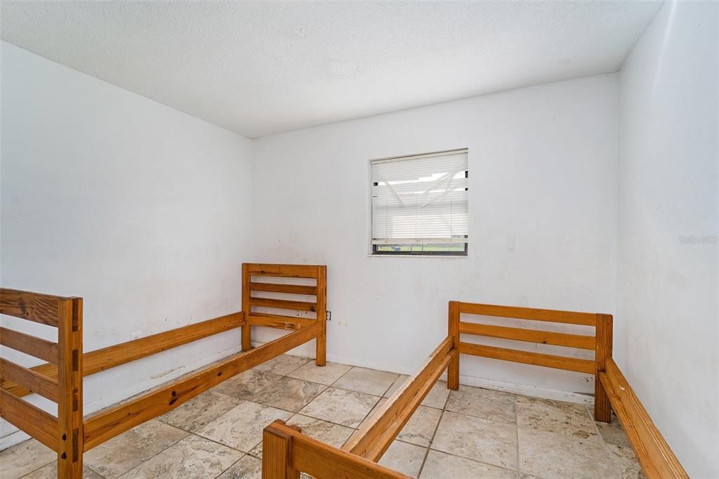 待售: $169,999 (2 贝兹, 1 浴室, 864 平方英尺)