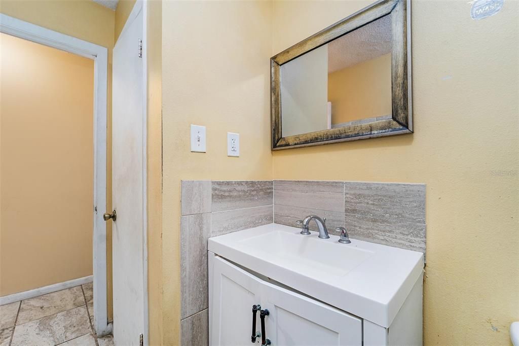 待售: $169,999 (2 贝兹, 1 浴室, 864 平方英尺)