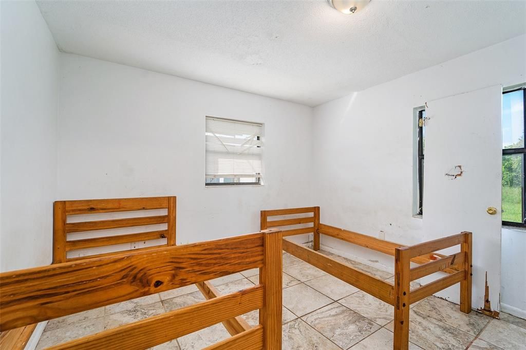 待售: $169,999 (2 贝兹, 1 浴室, 864 平方英尺)