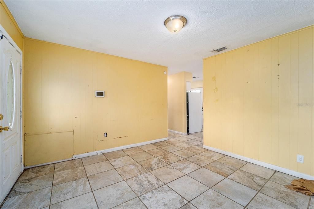 待售: $169,999 (2 贝兹, 1 浴室, 864 平方英尺)