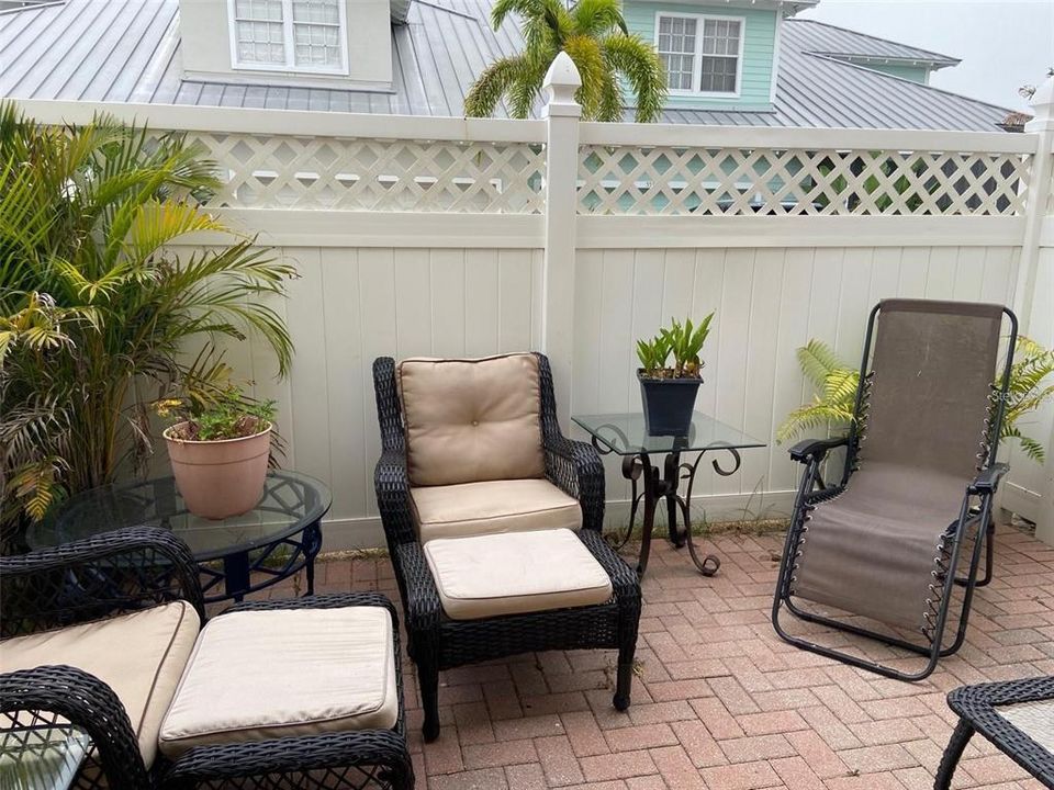 For Rent: $3,200 (4 beds, 2 baths, 2623 Square Feet)