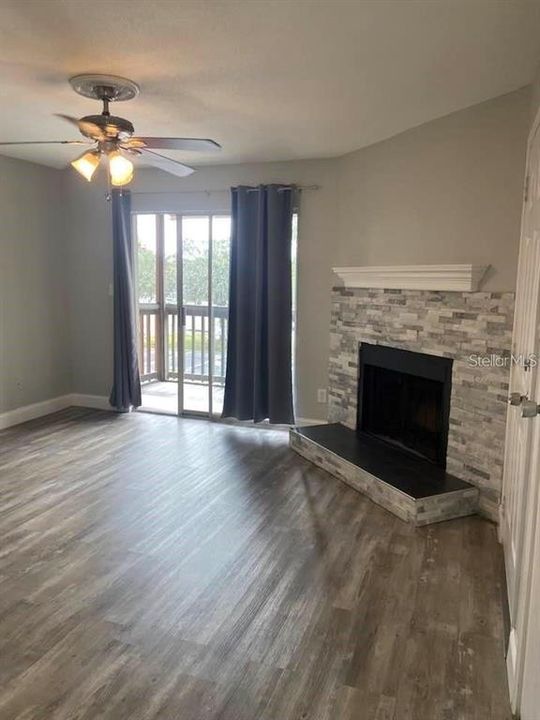Active With Contract: $125,000 (1 beds, 1 baths, 670 Square Feet)