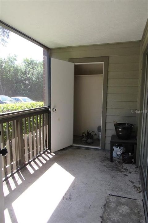 Active With Contract: $125,000 (1 beds, 1 baths, 670 Square Feet)