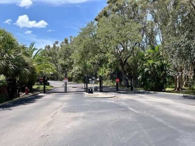 Active With Contract: $125,000 (1 beds, 1 baths, 670 Square Feet)